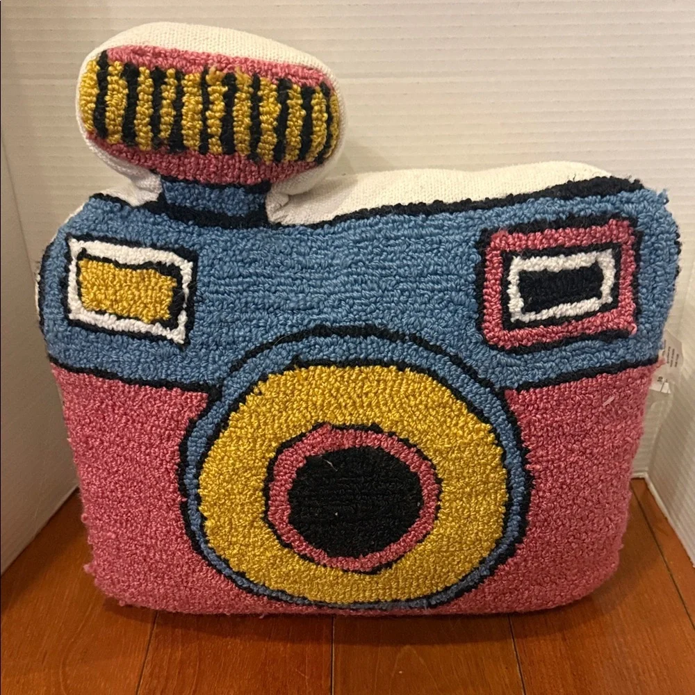 Retro style rug tuft camera throw pillow 17x17” READ